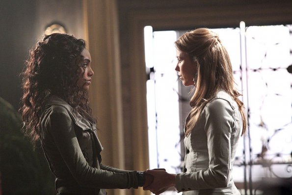 The Originals -- "Fire With Fire" -- Image Number: OR221a_0247.jpg -- Pictured (L-R): Maisie Richardson-Sellers as Rebekah and Riley Voelkel as Freya -- Photo: Annette Brown/The CW -- ÃÂ© 2015 The CW Network, LLC. All rights reserved.