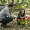 The Originals -- "Haunter of Ruins" -- Image Number: OR403a_0102.jpg -- Pictured (L-R): Joseph Morgan as Klaus and Summer Fontana as Hope -- Photo: Bob Mahoney/The CW -- ÃÂ© 2017 The CW Network, LLC. All rights reserved.