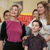 "Killer Asteroids, Oklahoma, and a Frizzy Hair Machine" - Pictured: Meemaw (Annie Potts), Sheldon (Iain Armitage) and Mary (Zoe Perry). A disappointing loss at the science fair sends SheldonÃÂs life in a new direction, on YOUNG SHELDON, Thursday, March 29 (8:31-9:01 PM, ET/PT) on the CBS Television Network.  Jason Alexander guest stars as SheldonÃÂs drama teacher, Mr. Lundy. Photo: Michael Yarish/CBS ÃÂ©2018 CBS Broadcasting, Inc. All Rights Reserved.