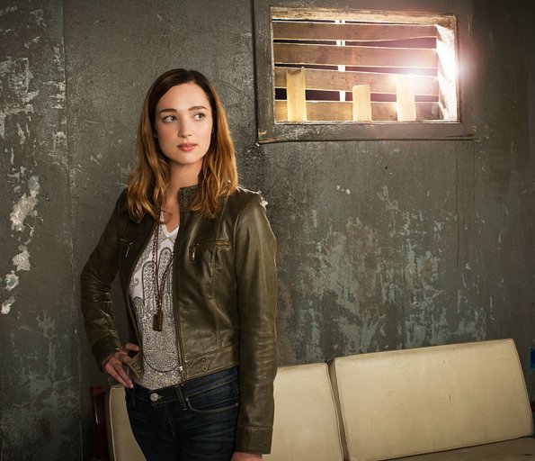 Kristen Connolly as Jamie Campbell in CBS\'s   new series ZOO  which premieres Tuesday, June 30 on the CBS Television Network. Photo by Timothy Kuratek/ CBSÃÂ©2015 CBS Broadcasting Inc. All Rights Reserved