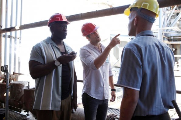 THE FINDER: Walter (Geoff Stults, C) and Leo (Michael Clarke Duncan, L) search for a family man and their only clue is a partial voicemail recording in the "The Conversation" episode of THE FINDER airing Friday, April 20 (8:00-9:00 PM ET/PT) on FOX. ©2012 Fox Broadcasting Co. Cr: Beth Dubber/FOX THE FINDER: Walter (Geoff Stults, C) and Leo (Michael Clarke Duncan, L) search for a family man and their only clue is a partial voicemail recording in the "The Conversation" episode of THE FINDER airing Friday, April 20 (8:00-9:00 PM ET/PT) on FOX. ©2012 Fox Broadcasting Co. Cr: Beth Dubber/FOX