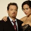 THE RICHES: L-R: Eddie Izzard as Wayne Malloy and Minnie Driver as Dahlia Malloy