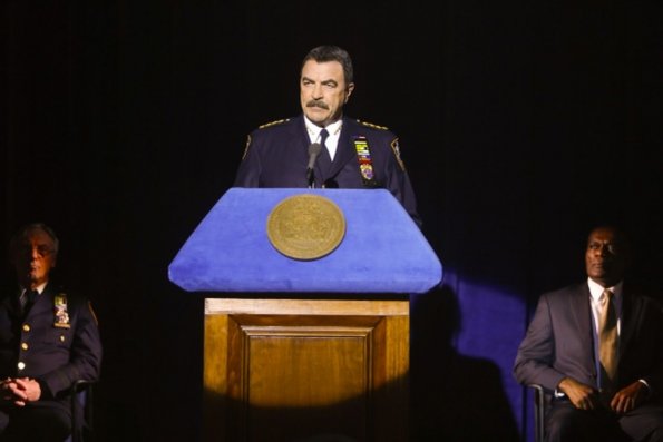 Blue Bloods - Episode 4.22 - Exiles (13)