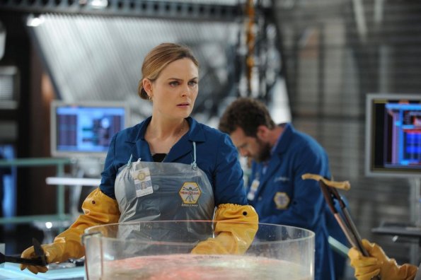 Bones-Ep1008_PuzzlerPit-Sc3_0105_hires2