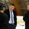 BONES:  L-R: David Boreanaz and guest star Jeremy Roenick in the “The Head in the Abutment” episode of BONES airing Thursday, June 16 (8:00-9:00 PM ET/PT) on FOX. ©2016 Fox Broadcasting Co. Cr:  Patrick McElhenney/FOX
