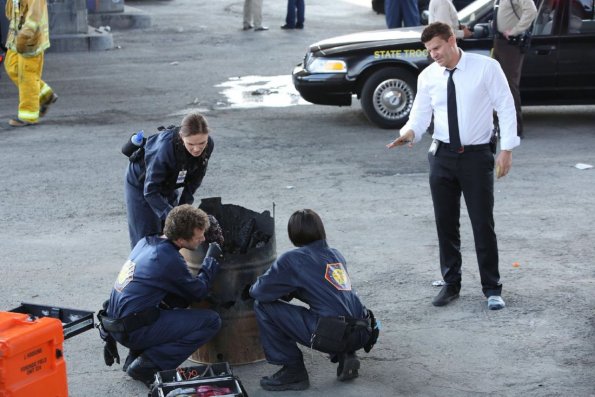 BONES: L-R: Brennan (Emily Deschanel), Hodgins (TJ Thyne), Cam (Tamara Taylor) and Booth (David Boreanaz) investigate remains at a crime scene in "The Partners in the Divorce" episode of BONES airing Monday, Sept. 24 (8:00-9:00 PM ET/PT) on FOX. ©2012 Fox Broadcasting Co. Cr: Adam Taylor/FOX BONES: L-R: Brennan (Emily Deschanel), Hodgins (TJ Thyne), Cam (Tamara Taylor) and Booth (David Boreanaz) investigate remains at a crime scene in "The Partners in the Divorce" episode of BONES airing Monday, Sept. 24 (8:00-9:00 PM ET/PT) on FOX. ©2012 Fox Broadcasting Co. Cr: Adam Taylor/FOX