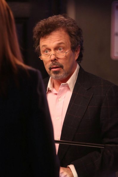 BONES:  Curtis Armstrong guest-stars in the &quot;The Blood from the Stones&quot; episode of BONES airing Monday, March 25 (8:00-9:00 PM ET/PT) on FOX.  &#xa9;2013 Fox Broadcasting Co.  Cr:  Patrick McElhenney/FOX