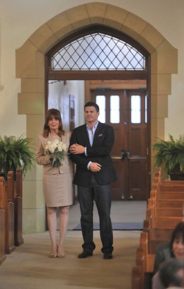 BONES:  Booth (David Boreanaz, R) gets ready to walk his mother (guest star Joanna Cassidy, L) down the aisle in the &quot;The Party in the Pants&quot; episode of BONES airing Monday, April 15 (8:00-9:00 PM ET/PT) on FOX.  &#xa9;2013 Fox Broadcasting Co.  Cr:  Richard Foreman/FOX