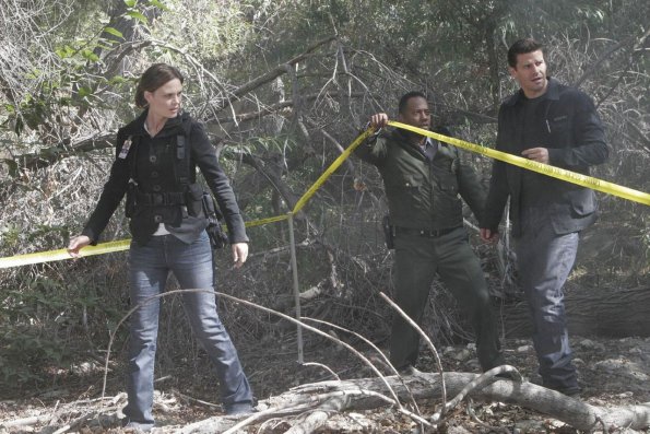 BONES: Booth (David Boreanaz, R) and Brennan (Emily Deschanel, L) work with Forest Ranger Doug Edison (Terrell Clayton, C) while investigating the murder of a student in the BONES episode "The Headless Witch in the Woods" airing Wednesday, Nov. 29 (8:00-9:00 PM ET/PT) on FOX. ©2006 Fox Broadcasting Co. Cr: Carin Baer/FOX BONES: Booth (David Boreanaz, R) and Brennan (Emily Deschanel, L) work with Forest Ranger Doug Edison (Terrell Clayton, C) while investigating the murder of a student in the BONES episode "The Headless Witch in the Woods" airing Wednesday, Nov. 29 (8:00-9:00 PM ET/PT) on FOX. ©2006 Fox Broadcasting Co. Cr: Carin Baer/FOX