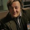 BONES: Stephen Fry guest-stars as an eccentric psychiatrist who helps Booth in the BONES episode “Man in the Mansion” airing Wednesday, Feb. 14 (8:00-9:00 PM ET/PT) on FOX. ©2006 Fox Broadcasting Co. Cr: Carin Baer/FOX