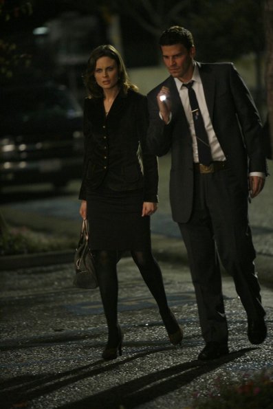 BONES:  Booth (David Boreanaz, R) and Brennan (Emily Deschanel, L) investigate a case where the murders resemble the fictional murders in Brennan's new best selling book in the BONES episode "Bodies in the Book" airing Wednesday, March 14 (8:00-9:00 PM ET/PT) on FOX.  ©2007 Fox Broadcasting Co.  Cr:  Isabella Vosmikova/FOX