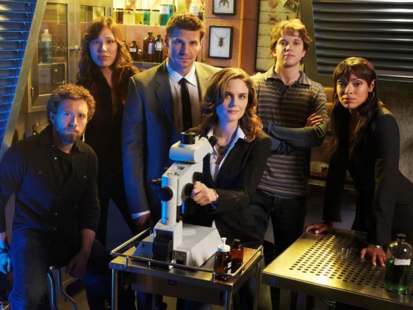 BONES:  The second season of BONES premieres Wednesday, Aug. 30 (8:00-9:00 PM ET/PT) on FOX.  Pictured L-R:  TJ Thyne, Michaela Conlin, David Boreanaz, Emily Deschanel, Eric Millegan and Tamara Taylor.  ©2006 Fox Broadcasting Co.  Cr:  Art Streiber/FOX