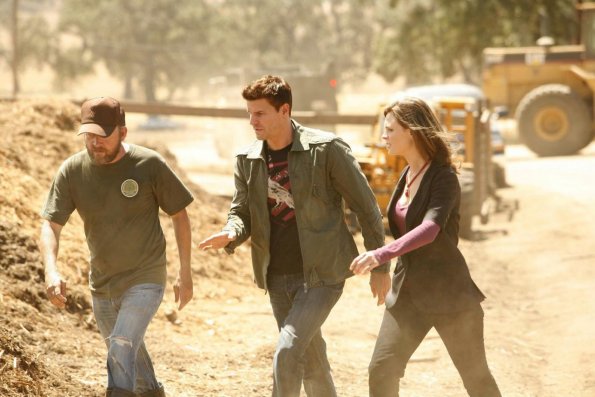 BONES: Booth (David Boreanaz, C) and Brennan (Emily Deschanel, R) question a farmer (Gill Gayle, L) when they suspect that he could be involved with the death of a rival farmer in the BONES episode "The Secret in the Soil" airing Tuesday, Oct. 23 (8:00-9:00 PM ET/PT) on FOX. ©2007 Fox Broadcasting Company. Cr: Isabella Vosmikova/FOX BONES: Booth (David Boreanaz, C) and Brennan (Emily Deschanel, R) question a farmer (Gill Gayle, L) when they suspect that he could be involved with the death of a rival farmer in the BONES episode "The Secret in the Soil" airing Tuesday, Oct. 23 (8:00-9:00 PM ET/PT) on FOX. ©2007 Fox Broadcasting Company. Cr: Isabella Vosmikova/FOX