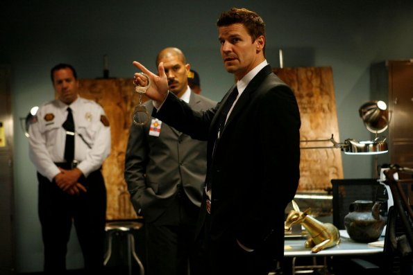 BONES: When Booth (David Boreanaz) and Brennan discover the body of a Jeffersonian intern in the building's incinerator, suspicion falls on the head of the archaeology department, with whom the intern was having an affair in the BONES episode "Intern in the Incinerator" airing Tuesday, Nov. 6 (8:00-9:00 PM ET/PT) on FOX. ©2007 Fox Broadcasting Co. Cr: Isabella Vosmikova/FOX BONES: When Booth (David Boreanaz) and Brennan discover the body of a Jeffersonian intern in the building's incinerator, suspicion falls on the head of the archaeology department, with whom the intern was having an affair in the BONES episode "Intern in the Incinerator" airing Tuesday, Nov. 6 (8:00-9:00 PM ET/PT) on FOX. ©2007 Fox Broadcasting Co. Cr: Isabella Vosmikova/FOX