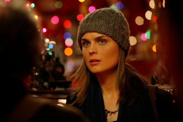 BONES: When the body of a man dressed as Santa Claus is found in a city park, Brennan (Emily Deschanel) and Booth discover he was a well respected Santa impersonator whose real name was Kristopher Kringle in the BONES episode "The Santa in the Slush" airing Tuesday, Nov. 27 (8:00-9:00 PM ET/PT) on FOX. ©2007 Fox Broadcasting Co. Cr: Isabella Vosmikova/FOX BONES: When the body of a man dressed as Santa Claus is found in a city park, Brennan (Emily Deschanel) and Booth discover he was a well respected Santa impersonator whose real name was Kristopher Kringle in the BONES episode "The Santa in the Slush" airing Tuesday, Nov. 27 (8:00-9:00 PM ET/PT) on FOX. ©2007 Fox Broadcasting Co. Cr: Isabella Vosmikova/FOX