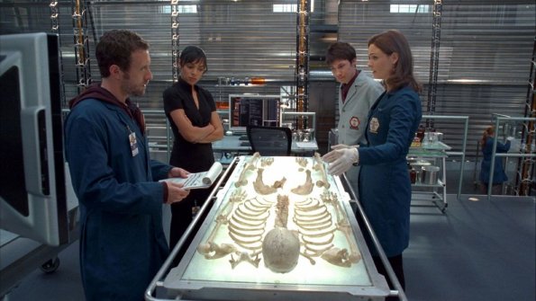 BONES: The Jeffersonian team (L-R: TJ Thyne, Tamara Taylor, guest star Ryan Cartwright and Emily Deschanel) examines the remains of a severed body found in the Chesapeake Bay in the BONES episode "The He in the She" airing Wednesday, Oct. 8 (8:00-9:00 PM ET/PT) on FOX. ©2008 Fox Broadcasting Co. Cr: FOX BONES: The Jeffersonian team (L-R: TJ Thyne, Tamara Taylor, guest star Ryan Cartwright and Emily Deschanel) examines the remains of a severed body found in the Chesapeake Bay in the BONES episode "The He in the She" airing Wednesday, Oct. 8 (8:00-9:00 PM ET/PT) on FOX. ©2008 Fox Broadcasting Co. Cr: FOX