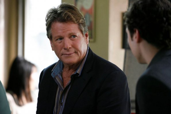 BONES: Brennan's father Max (guest star Ryan O'Neal, L) gets some advice from Dr. Sweets (John Francis Daley, R) in the BONES episode "The Bone That Blew" airing Wednesday, Nov. 26 (8:00-9:00 PM ET/PT) on FOX. ©2008 Fox Broadcasting Co. Cr: Isabella Vosmikova/FOX BONES: Brennan's father Max (guest star Ryan O'Neal, L) gets some advice from Dr. Sweets (John Francis Daley, R) in the BONES episode "The Bone That Blew" airing Wednesday, Nov. 26 (8:00-9:00 PM ET/PT) on FOX. ©2008 Fox Broadcasting Co. Cr: Isabella Vosmikova/FOX