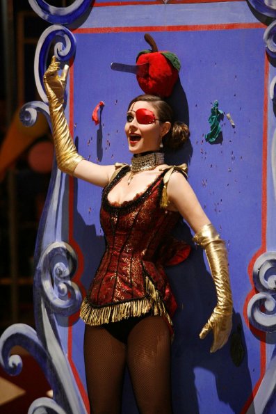 BONES: Hoping to find evidence that will lead them to solve the murder of conjoined twin girls, Brennan (Emily Deschanel) and Booth go undercover in the circus as a knife-throwing team in the BONES episode "Double Trouble in the Panhandle" premiering in its new time period Thursday, Jan. 15 (8:00-9:00 PM ET/PT) on FOX. ©2008 Fox Broadcasting Co. Cr: Greg Gayne/FOX BONES: Hoping to find evidence that will lead them to solve the murder of conjoined twin girls, Brennan (Emily Deschanel) and Booth go undercover in the circus as a knife-throwing team in the BONES episode "Double Trouble in the Panhandle" premiering in its new time period Thursday, Jan. 15 (8:00-9:00 PM ET/PT) on FOX. ©2008 Fox Broadcasting Co. Cr: Greg Gayne/FOX