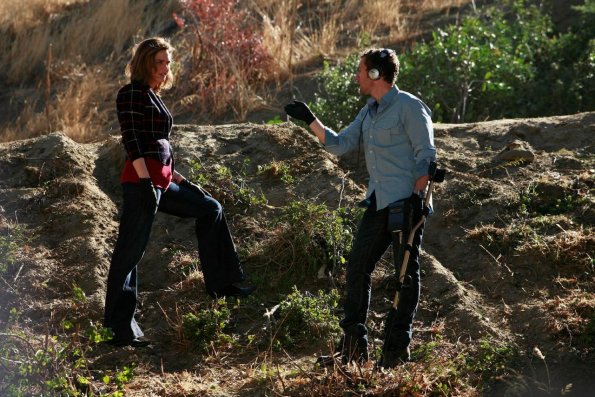 BONES:  Brennan (Emily Deschanel, L) and Hodgins (TJ Thyne, R) search for clues in the BONES episode "The Princess and the Pear" airing Thursday, Feb. 19 (8:00-9:00 PM ET/PT) on FOX.  ©2009 Fox Broadcasting Co.  Cr:  Isabella Vosmikova/FOX