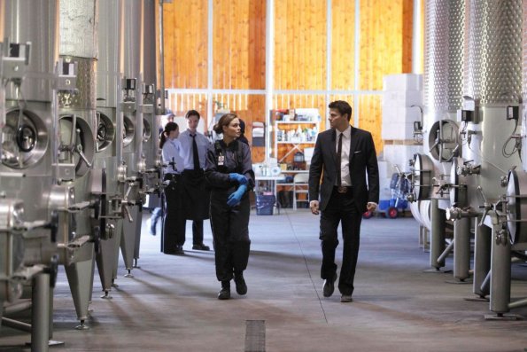 BONES: Brennan (Emily Deschanel, L) and Booth (David Boreanaz, R) investigate a vineyard where a decomposed body is found in a wine cask in the BONES episode &quot;The Critic in the Cabernet&quot; airing Thursday, May 7 (8:00-9:00 PM ET/PT) on FOX.  &#xa9;2009 Fox Broadcasting Co.  Cr:  Richard Foreman/FOX