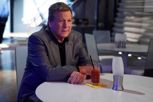 BONES: In an episode with a twist, Brennan's father Max (guest star Ryan O'Neal) hangs out at the nightclub owned by Brennan and Booth in the BONES season finale episode &quot;The End in the Beginning&quot; airing Thursday, May 14 (8:00-9:00 PM ET/PT) on FOX.  &#xa9;2009 Fox Broadcasting Co.  Cr:  Greg Gayne/FOX