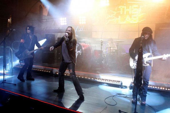 BONES: M&#xf6;tley Cr&#xfc;e (L-R:  Nikki Sixx, Vince Neil, Tommy Lee and Mick Mars) perform at &quot;The Lab&quot; the nightclub owned by Brennan and Booth, in the BONES season finale episode &quot;The End in the Beginning&quot; airing Thursday, May 14 (8:00-9:00 PM ET/PT) on FOX.  &#xa9;2009 Fox Broadcasting Co.  Cr:  Greg Gayne/FOX