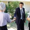 BONES:  Brennan (Emily Deschanel, R) and Booth (David Boreanaz, L) visit the family of an young Amish man whose body was found dismembered along a train track in the BONES episode &quot;The Plain in the Prodigy&quot; airing Thursday, Oct. 1 (8:00-9:00 PM ET/PT) on FOX.  &#xa9;2009 Fox Broadcasting Co.  Cr:  Greg Gayne/FOX