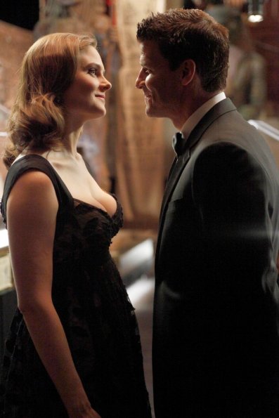 BONES:  Brennan (Emily Deschanel, L) and Booth (David Boreanaz, R) share an intimate moment when they attend a party for the opening of an Egyptology exhibit in the BONES episode &quot;A Night at the Bones Museum&quot; airing Thursday, Oct. 15 (8:00-9:00 PM ET/PT) on FOX.  &#xa9;2009 Fox Broadcasting Co.  Cr:  Greg Gayne/FOX