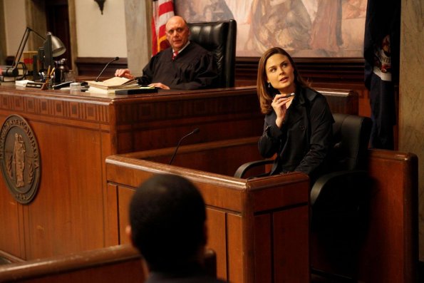 BONES: Brennan (Emily Deschanel, R) takes the stand and illustrates her testimony during the Gravedigger trial in the BONES episode "The Boy with the Answer" airing Thursday, May 13 (8:00-9:00 PM ET/PT) on Fox. ©2010 Fox Broadcasting Co. Cr: Greg Gayne/FOX BONES: Brennan (Emily Deschanel, R) takes the stand and illustrates her testimony during the Gravedigger trial in the BONES episode "The Boy with the Answer" airing Thursday, May 13 (8:00-9:00 PM ET/PT) on Fox. ©2010 Fox Broadcasting Co. Cr: Greg Gayne/FOX