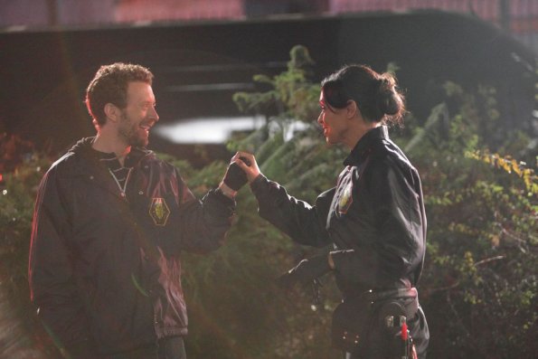 BONES: Hodgins (TJ Thyne, L) and Cam (Tamara Taylor, R) help Brennan and Booth investigate the death of a surgeon in "The Doctor in the Photo" episode of BONES airing Thursday, Dec. 9 (8:00-9:00 PM ET/PT) on FOX. ©2010 Fox Broadcasting Co. Cr: Adam Taylor/FOX BONES: Hodgins (TJ Thyne, L) and Cam (Tamara Taylor, R) help Brennan and Booth investigate the death of a surgeon in "The Doctor in the Photo" episode of BONES airing Thursday, Dec. 9 (8:00-9:00 PM ET/PT) on FOX. ©2010 Fox Broadcasting Co. Cr: Adam Taylor/FOX