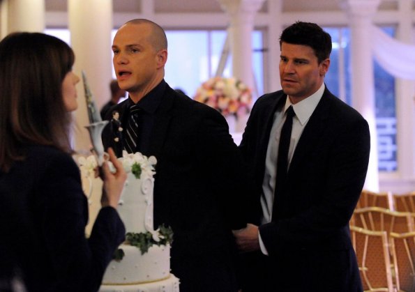 BONES: Brennan (Emily Deschanel, L) and Booth (David Boreanaz, R) suspect the the victim's assistant (Peter Paige, C), when they investigate the death of a wedding planner in "The Bikini in the Soup" episode of BONES airing Thursday, Feb. 17 (9:00-10:00 PM ET/PT) on FOX. ©2011 Fox Broadcasting Co. Cr: Ray Mickshaw/FOX BONES: Brennan (Emily Deschanel, L) and Booth (David Boreanaz, R) suspect the the victim's assistant (Peter Paige, C), when they investigate the death of a wedding planner in "The Bikini in the Soup" episode of BONES airing Thursday, Feb. 17 (9:00-10:00 PM ET/PT) on FOX. ©2011 Fox Broadcasting Co. Cr: Ray Mickshaw/FOX