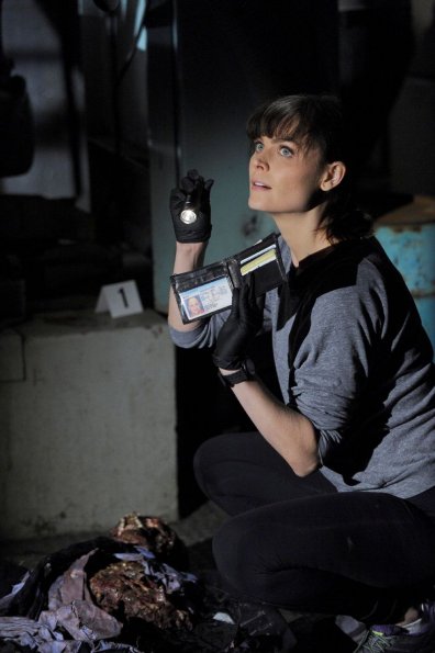 BONES: Brennan (Emily Deschanel) and Booth investigate a murder they believe is linked to suspect-at-large Jacob Broadsky in "The Killer in the Crosshairs" episode of BONES airing Thursday, March 10 (9:00-10:00 PM ET/PT) on FOX. ©2011 Fox Broadcasting Co. Cr: Ray Mickshaw/FOX BONES: Brennan (Emily Deschanel) and Booth investigate a murder they believe is linked to suspect-at-large Jacob Broadsky in "The Killer in the Crosshairs" episode of BONES airing Thursday, March 10 (9:00-10:00 PM ET/PT) on FOX. ©2011 Fox Broadcasting Co. Cr: Ray Mickshaw/FOX