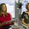 Andrea Savage as Helen and Kathleen Rose Perkins as Carol in Episodes (Season 4, episode 5) - Photo: Des Willie/SHOWTIME - Photo ID: episodes_405_5147