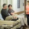 Matt LeBlanc as himself, Stephen Mangan as Sean Lincoln and Tamsin Greig as Beverly Lincoln in Episodes (Season 4, episode 6) - Photo: Greg Gayne/SHOWTIME - Photo ID: episodes_406_0836