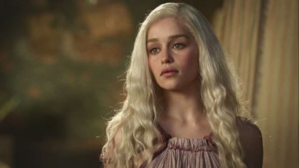 daenerys-targaryen-game-of-thrones-17904234-500-281