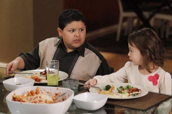 Modern-Family-Episode-3.14-%93Me-Jealous%94-Promotional-Photos