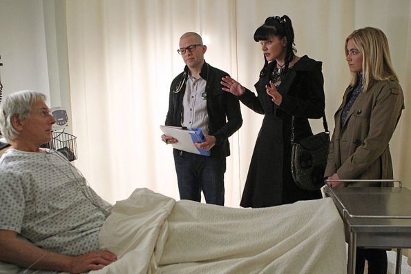 "Saviors" --DiNozzo and McGee travel to the crime scene for the joint murder and kidnapping case and join the search for the missing doctors, on NCIS, Tuesday, Nov. 10 (8:00-9:00 PM, ET/PT), on the CBS Television Network. Pictured: Mark Harmon, Jon Cryer, Pauley Perrette and Emily Wickersham Photo: Sonja Flemming/CBS é2015 CBS Broadcasting, Inc. All Rights Reserved "Saviors" --DiNozzo and McGee travel to the crime scene for the joint murder and kidnapping case and join the search for the missing doctors, on NCIS, Tuesday, Nov. 10 (8:00-9:00 PM, ET/PT), on the CBS Television Network. Pictured: Mark Harmon, Jon Cryer, Pauley Perrette and Emily Wickersham Photo: Sonja Flemming/CBS é2015 CBS Broadcasting, Inc. All Rights Reserved