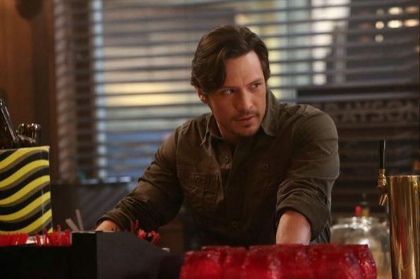 revenge-season-2-episode-20-engagement-10