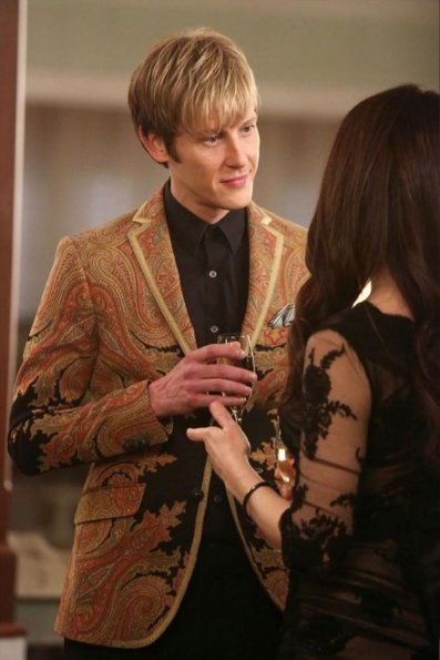 revenge-season-2-episode-20-engagement-14
