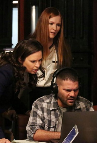 scandal-season-2-episode-22-white-hats-back-on-10