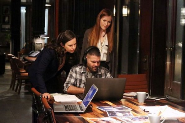 scandal-season-2-episode-22-white-hats-back-on-3