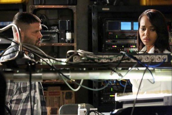 scandal-season-2-episode-22-white-hats-back-on-8