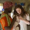 Abena Ansah as Jolayemi and Emma Kenney as Debbie Gallagher in Shameless (Season 7, episode 1) - Photo: Cliff Lipson/SHOWTIME - Photo ID: shameless_701_1076