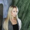 99248_laura_vandervoort_v_promoshoot_2010_005_122_59lo