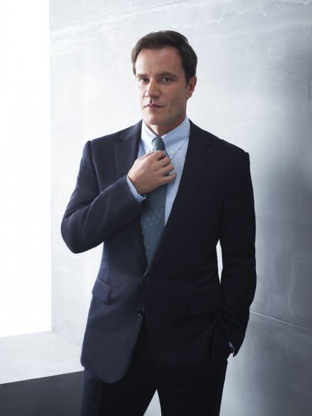 white_collar_s3_tim_dekay_001-2-