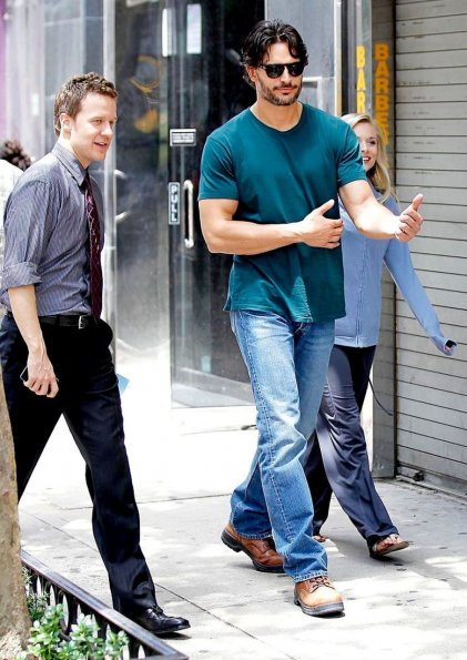 joe-manganiello-set-white-collar-01